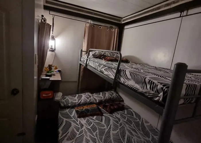 Bed And Breakfast Small Cozy Room With Balcony, T&B, Fast Wifi, Netflix